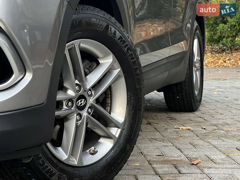 Внедорожник / Кроссовер Hyundai Santa FE 2016 в Дрогобыче