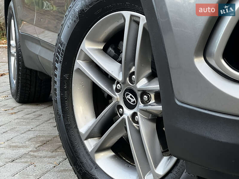 Внедорожник / Кроссовер Hyundai Santa FE 2016 в Дрогобыче