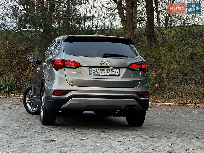 Внедорожник / Кроссовер Hyundai Santa FE 2016 в Дрогобыче