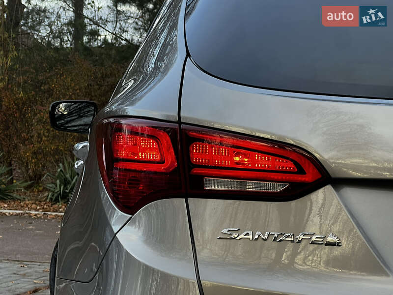 Внедорожник / Кроссовер Hyundai Santa FE 2016 в Дрогобыче