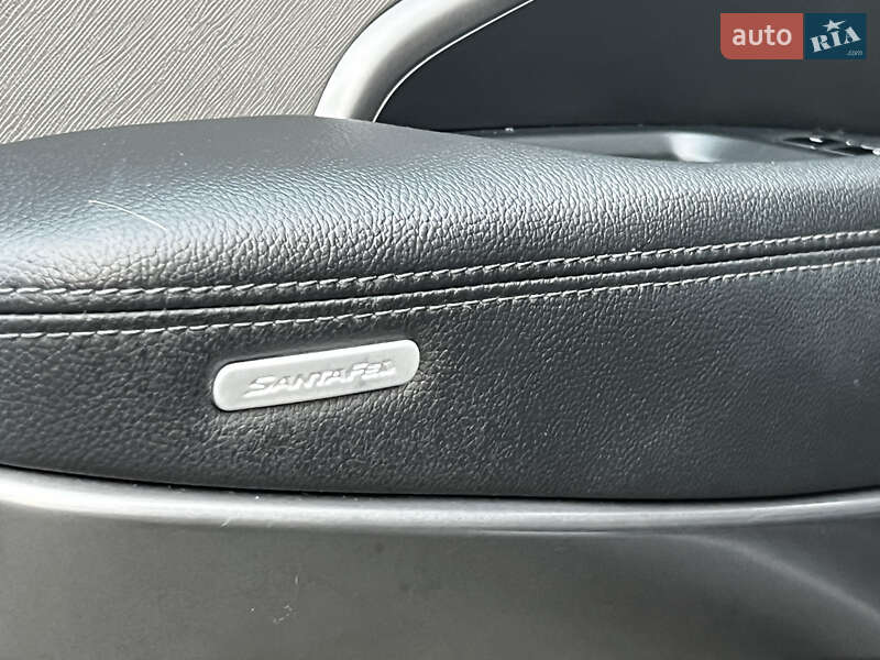 Внедорожник / Кроссовер Hyundai Santa FE 2016 в Дрогобыче