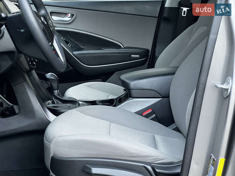 Внедорожник / Кроссовер Hyundai Santa FE 2016 в Дрогобыче