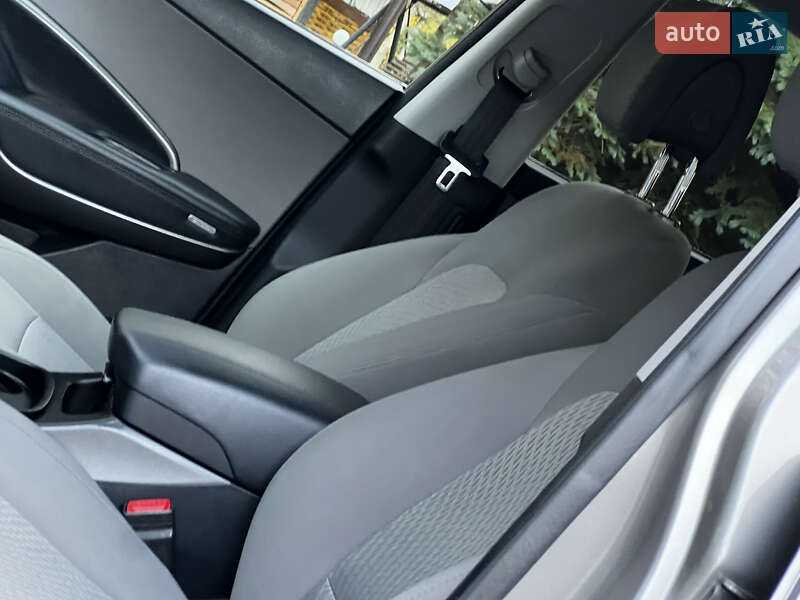 Внедорожник / Кроссовер Hyundai Santa FE 2016 в Дрогобыче