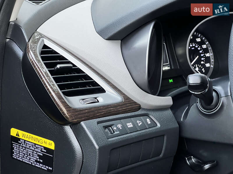 Внедорожник / Кроссовер Hyundai Santa FE 2016 в Дрогобыче