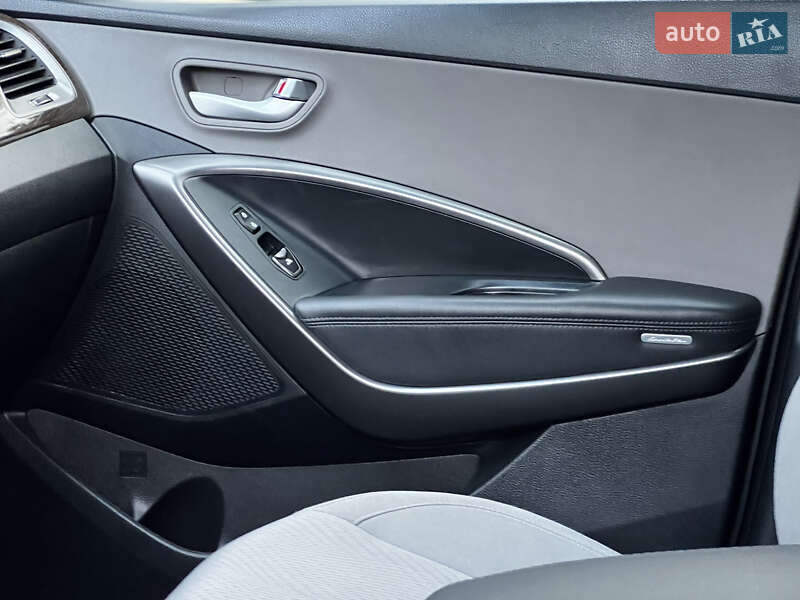 Внедорожник / Кроссовер Hyundai Santa FE 2016 в Дрогобыче