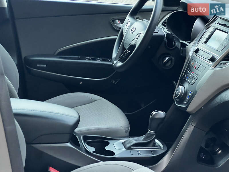 Внедорожник / Кроссовер Hyundai Santa FE 2016 в Дрогобыче