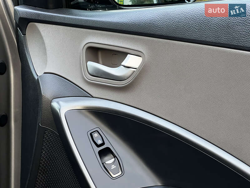 Внедорожник / Кроссовер Hyundai Santa FE 2016 в Дрогобыче