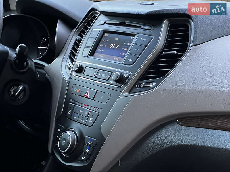 Внедорожник / Кроссовер Hyundai Santa FE 2016 в Дрогобыче