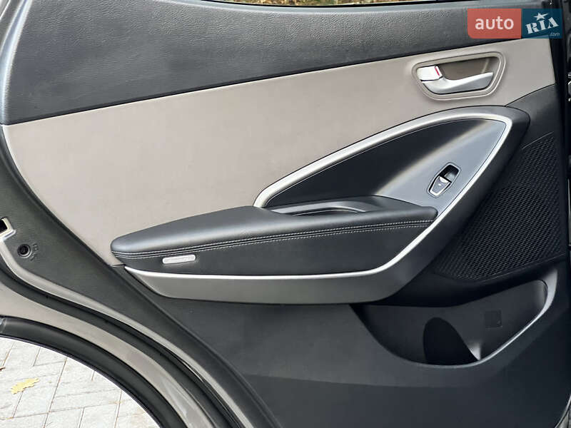 Внедорожник / Кроссовер Hyundai Santa FE 2016 в Дрогобыче