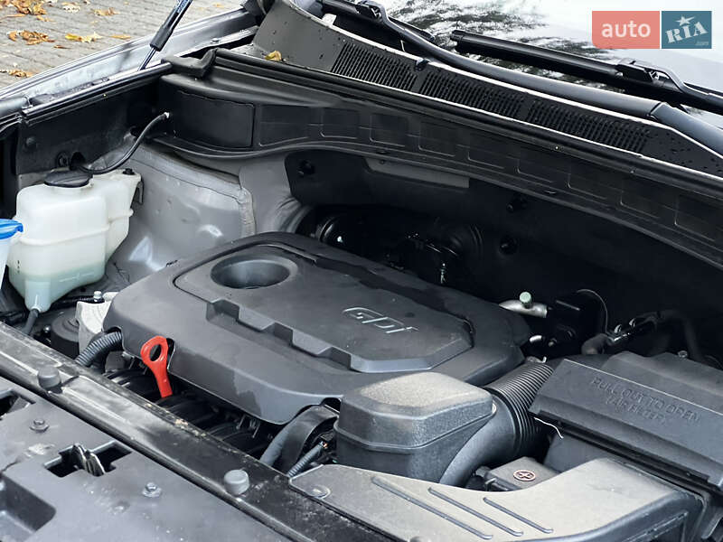 Внедорожник / Кроссовер Hyundai Santa FE 2016 в Дрогобыче