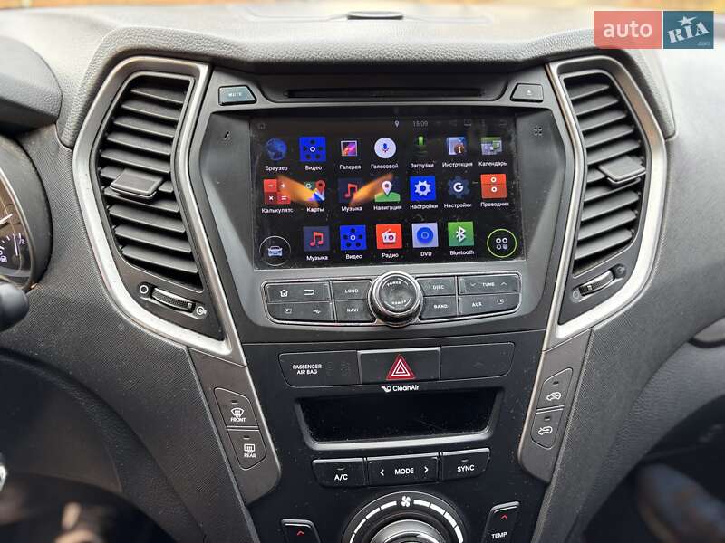 Внедорожник / Кроссовер Hyundai Santa FE 2016 в Киеве