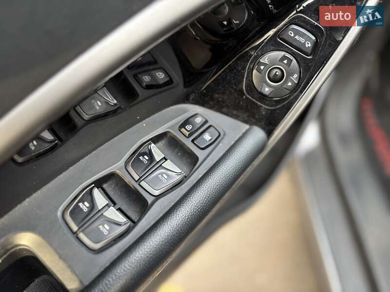 Внедорожник / Кроссовер Hyundai Santa FE 2016 в Киеве