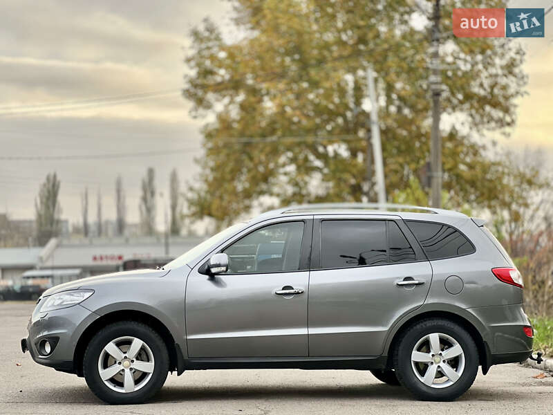 Внедорожник / Кроссовер Hyundai Santa FE 2011 в Николаеве