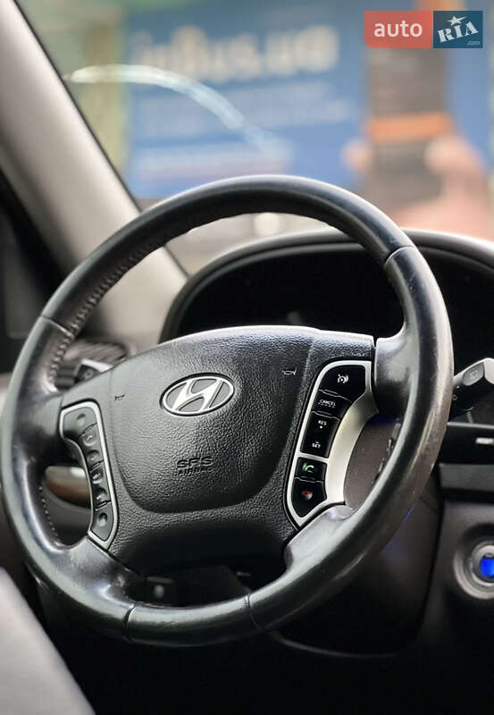 Внедорожник / Кроссовер Hyundai Santa FE 2011 в Николаеве