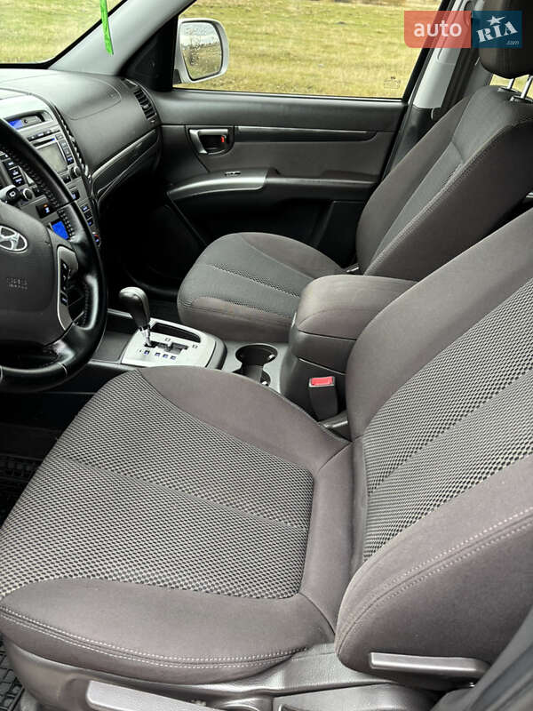 Позашляховик / Кросовер Hyundai Santa FE 2010 в Сарнах
