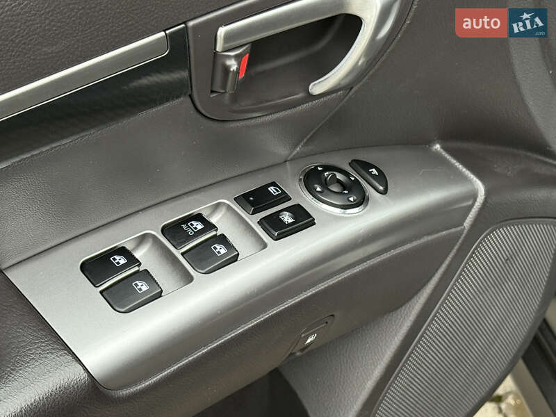 Внедорожник / Кроссовер Hyundai Santa FE 2012 в Ровно