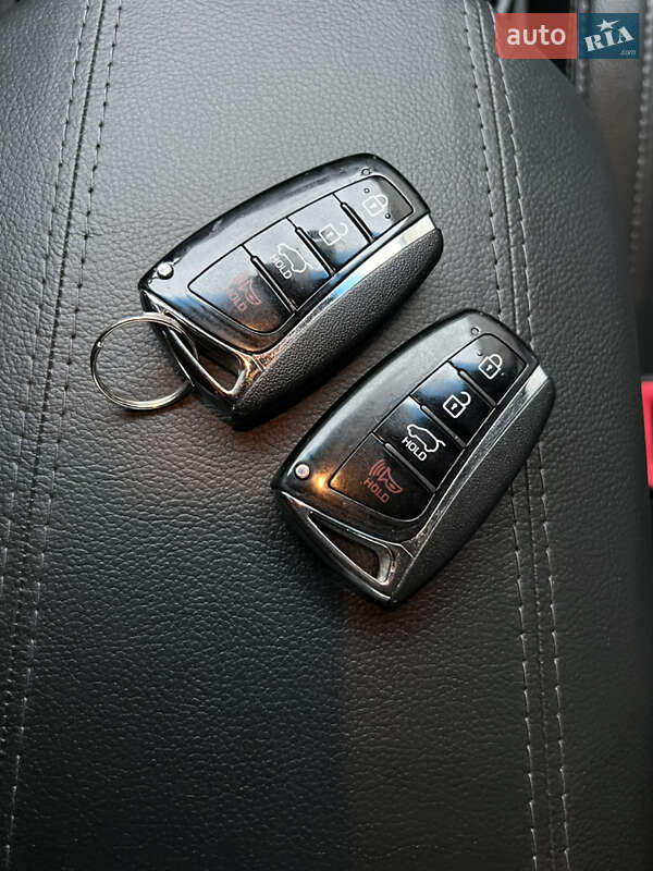 Внедорожник / Кроссовер Hyundai Santa FE 2015 в Черкассах