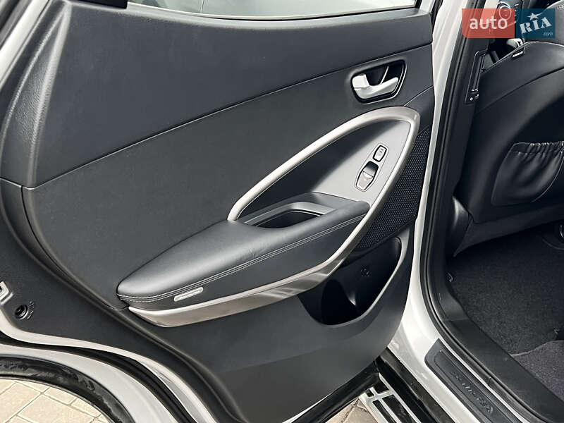 Внедорожник / Кроссовер Hyundai Santa FE 2015 в Черкассах