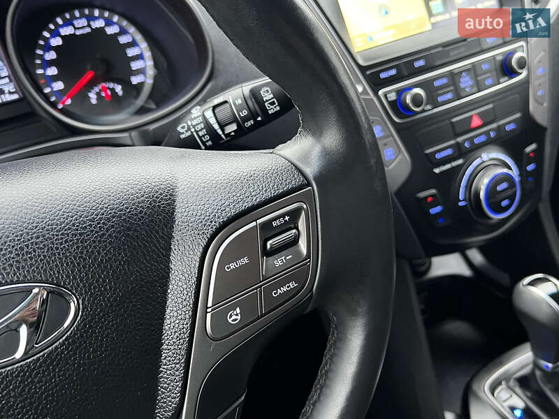 Внедорожник / Кроссовер Hyundai Santa FE 2015 в Черкассах