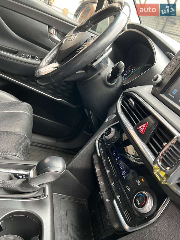 Внедорожник / Кроссовер Hyundai Santa FE 2019 в Виннице