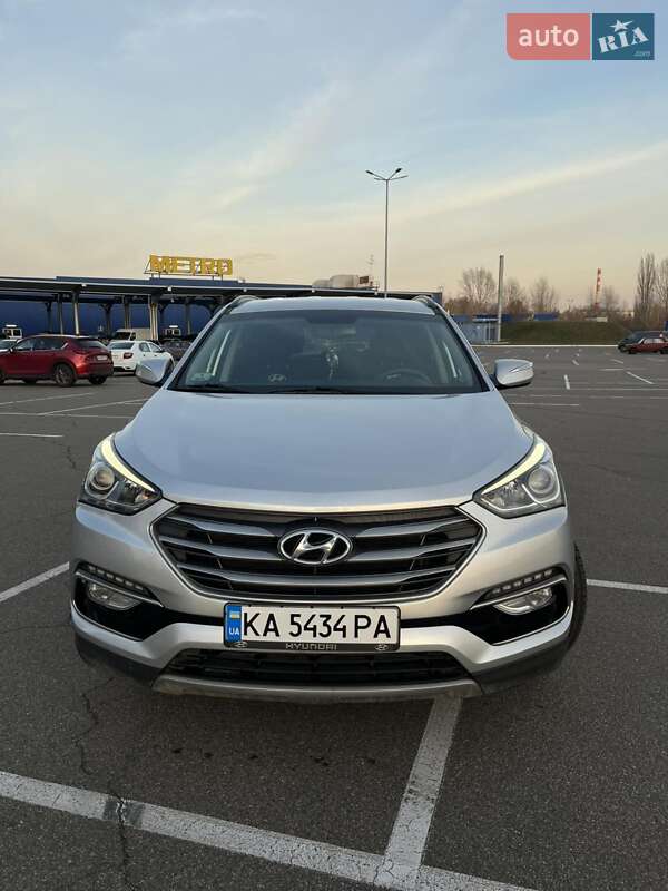 Внедорожник / Кроссовер Hyundai Santa FE 2017 в Киеве