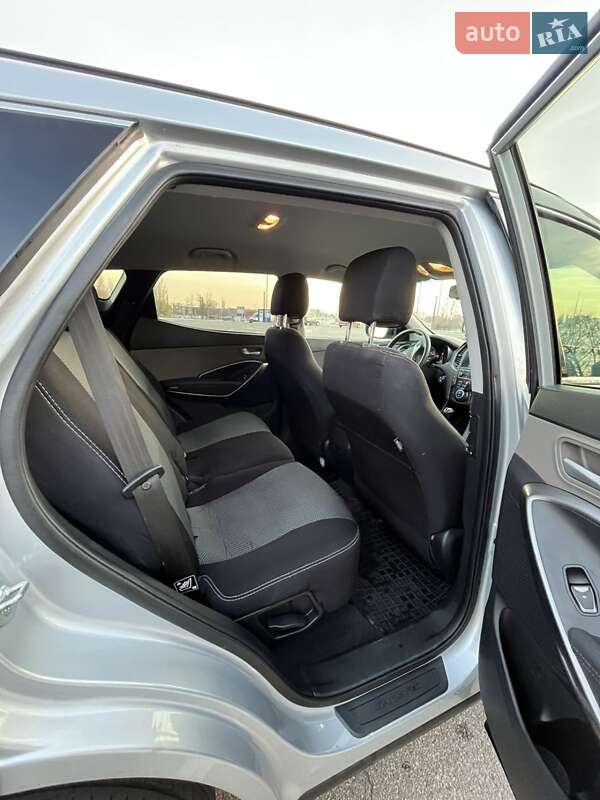 Внедорожник / Кроссовер Hyundai Santa FE 2017 в Киеве