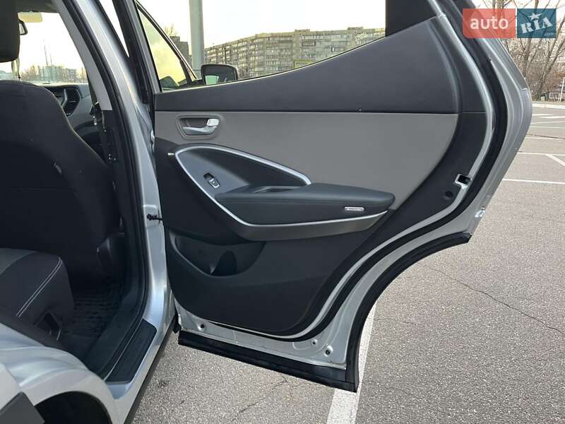 Внедорожник / Кроссовер Hyundai Santa FE 2017 в Киеве