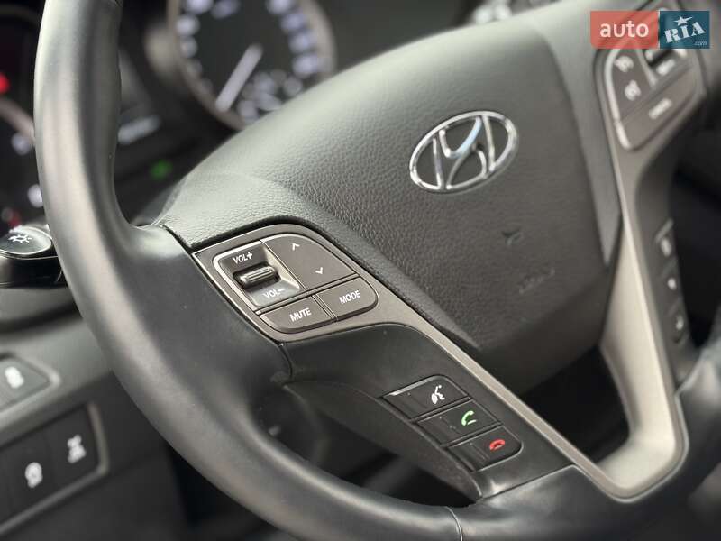 Внедорожник / Кроссовер Hyundai Santa FE 2017 в Виннице