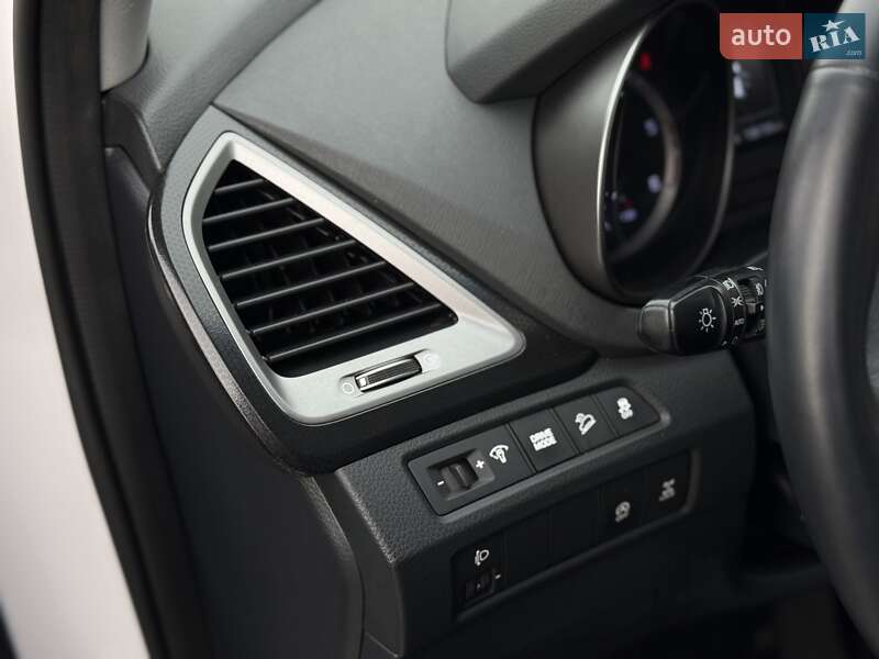 Внедорожник / Кроссовер Hyundai Santa FE 2017 в Виннице