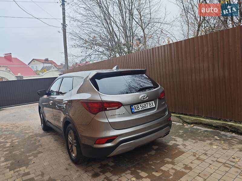 Внедорожник / Кроссовер Hyundai Santa FE 2016 в Виннице