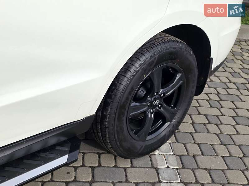 Внедорожник / Кроссовер Hyundai Santa FE 2011 в Ивано-Франковске