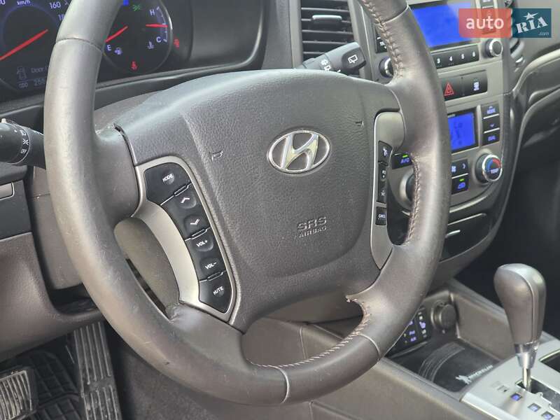 Внедорожник / Кроссовер Hyundai Santa FE 2011 в Ивано-Франковске
