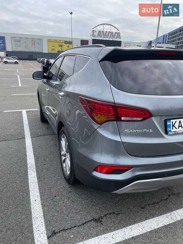 Внедорожник / Кроссовер Hyundai Santa FE 2016 в Киеве
