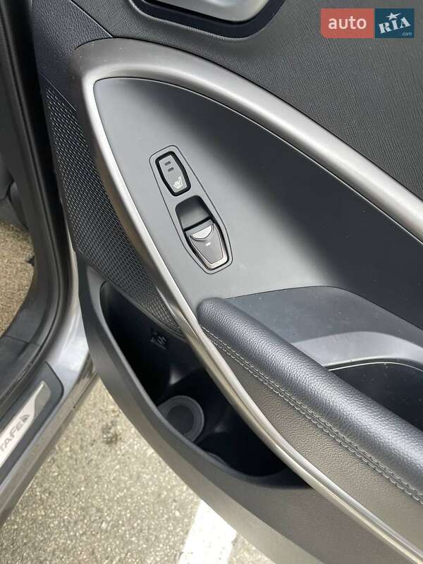 Внедорожник / Кроссовер Hyundai Santa FE 2016 в Киеве