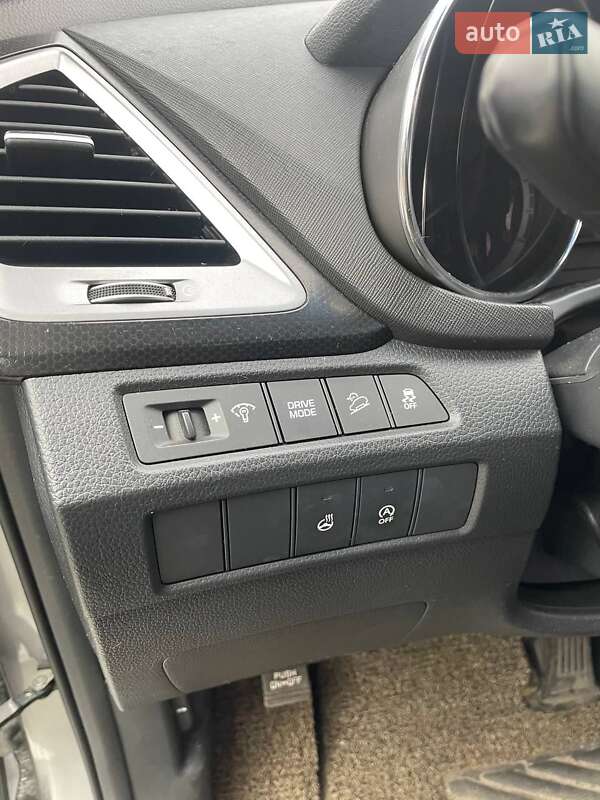 Внедорожник / Кроссовер Hyundai Santa FE 2016 в Киеве