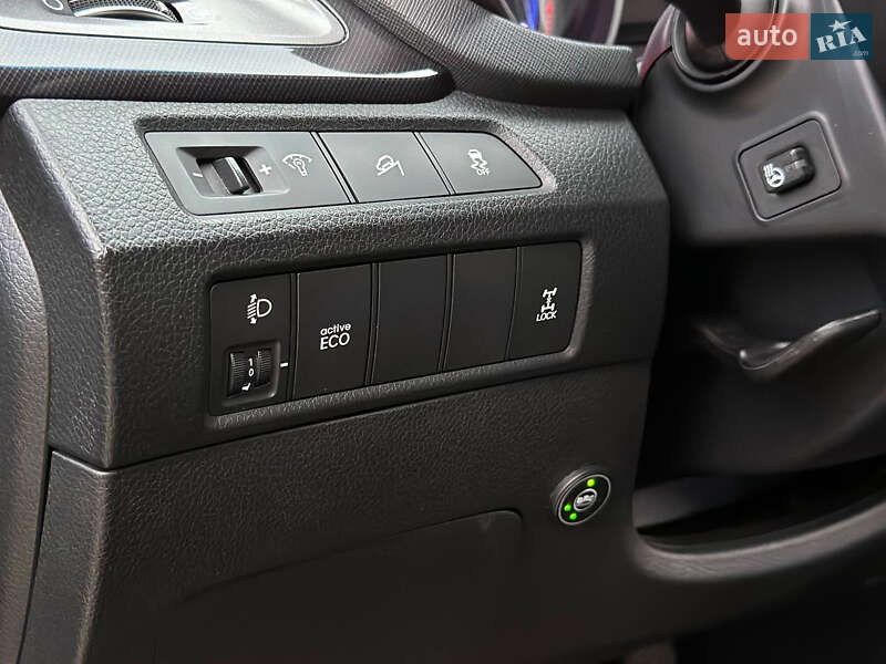 Позашляховик / Кросовер Hyundai Santa FE 2015 в Дніпрі