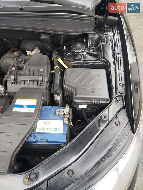 Внедорожник / Кроссовер Hyundai Santa FE 2011 в Киеве