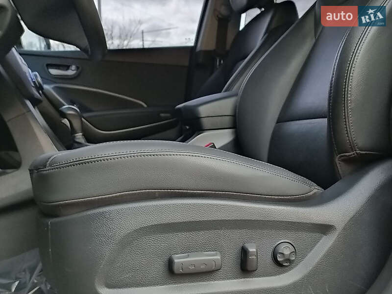 Внедорожник / Кроссовер Hyundai Santa FE 2016 в Киеве