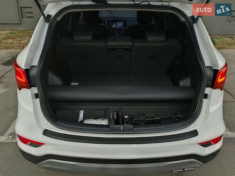 Внедорожник / Кроссовер Hyundai Santa FE 2016 в Киеве