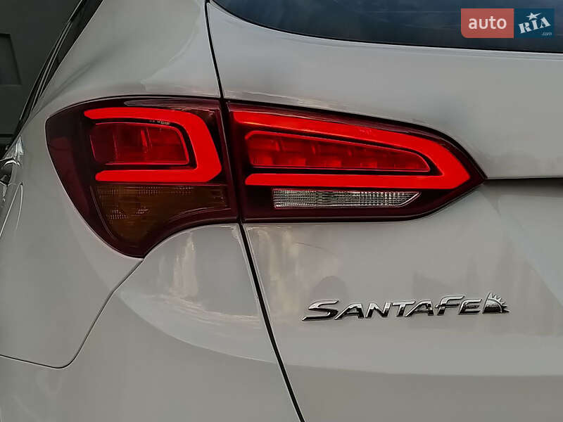 Внедорожник / Кроссовер Hyundai Santa FE 2016 в Киеве