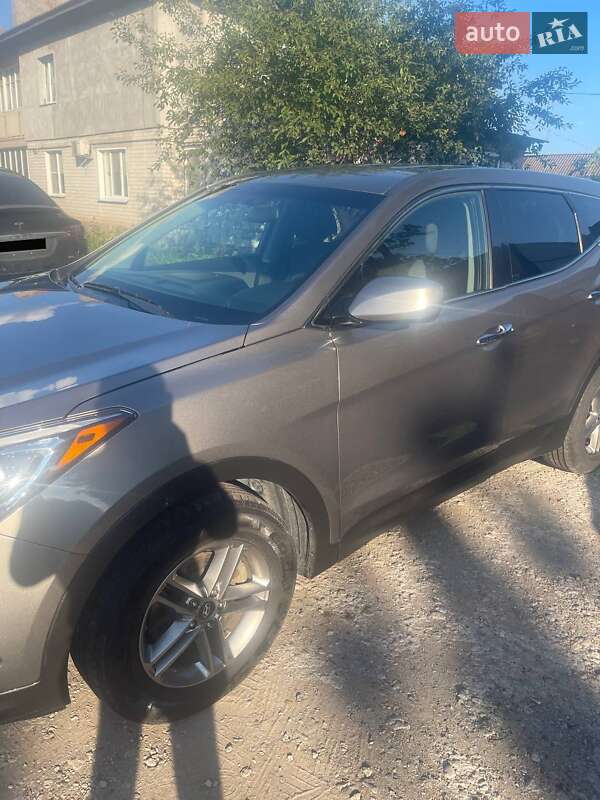 Внедорожник / Кроссовер Hyundai Santa FE 2017 в Киеве