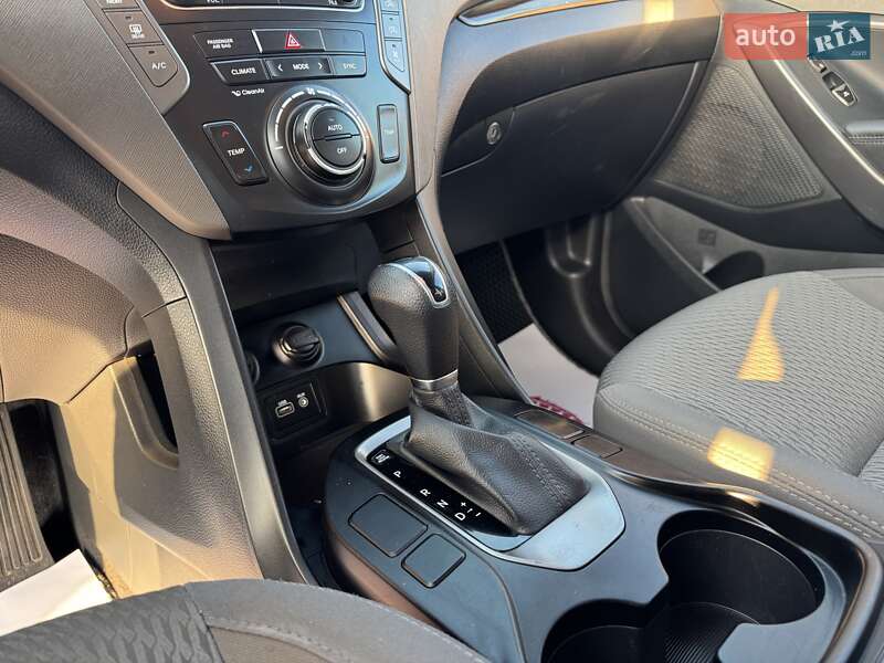 Внедорожник / Кроссовер Hyundai Santa FE 2017 в Днепре фото 13 Внедорожник / Кроссовер Hyundai Santa FE 2017 в Днепре