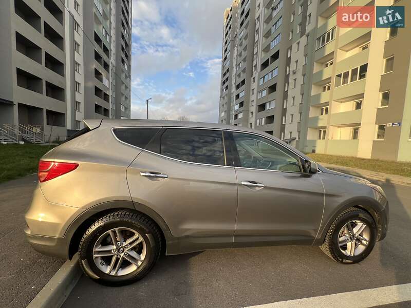 Внедорожник / Кроссовер Hyundai Santa FE 2016 в Харькове