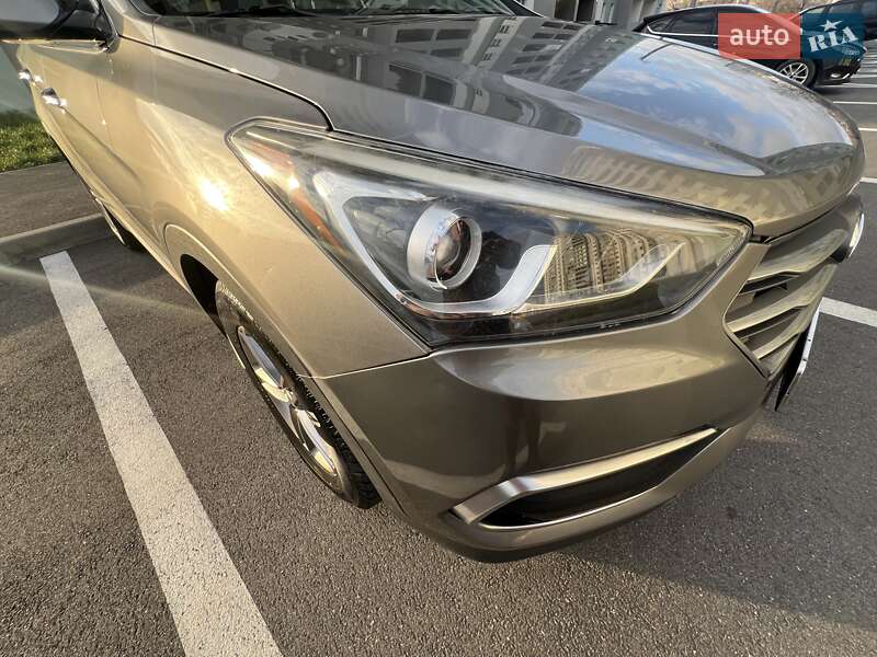 Внедорожник / Кроссовер Hyundai Santa FE 2016 в Харькове
