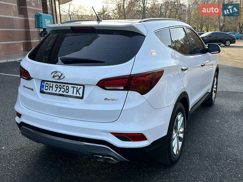 Внедорожник / Кроссовер Hyundai Santa FE 2015 в Дубно