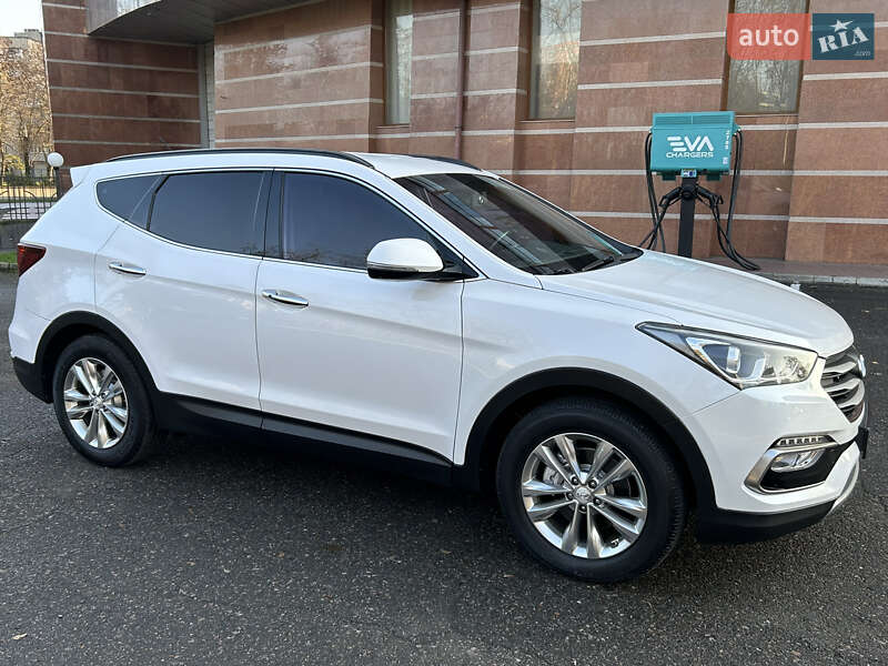 Внедорожник / Кроссовер Hyundai Santa FE 2015 в Дубно