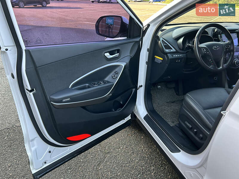 Внедорожник / Кроссовер Hyundai Santa FE 2015 в Дубно