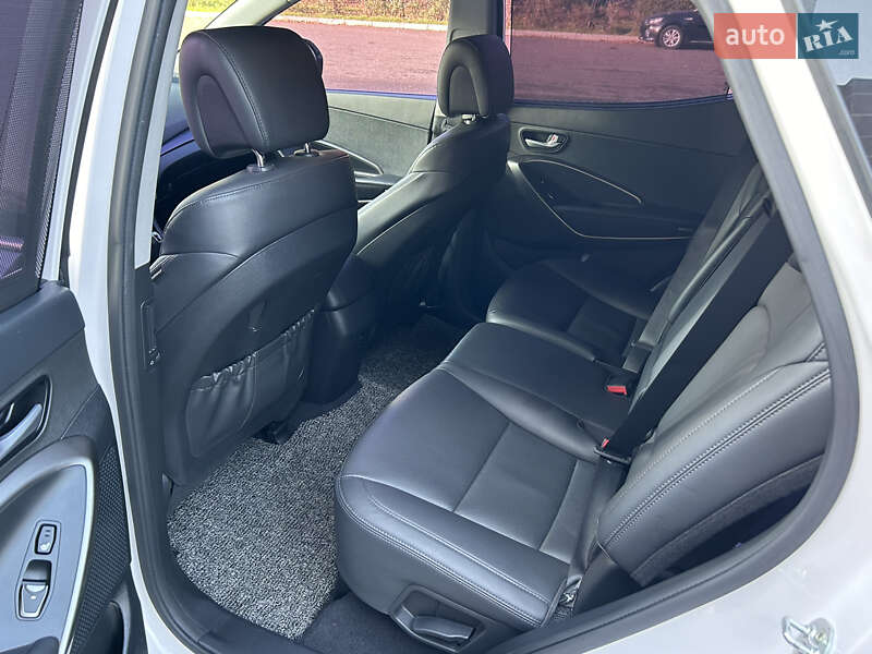 Внедорожник / Кроссовер Hyundai Santa FE 2015 в Дубно