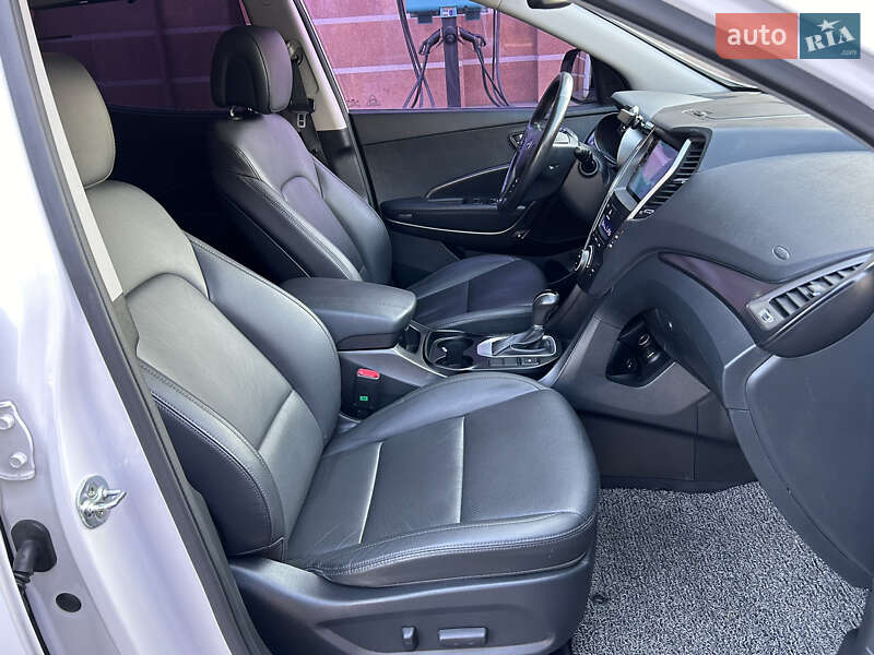 Внедорожник / Кроссовер Hyundai Santa FE 2015 в Дубно