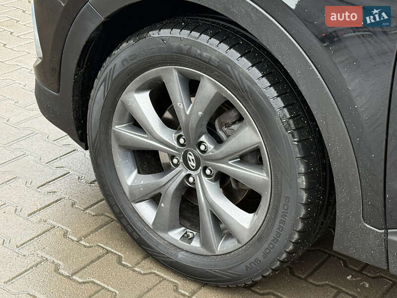 Внедорожник / Кроссовер Hyundai Santa FE 2016 в Ровно